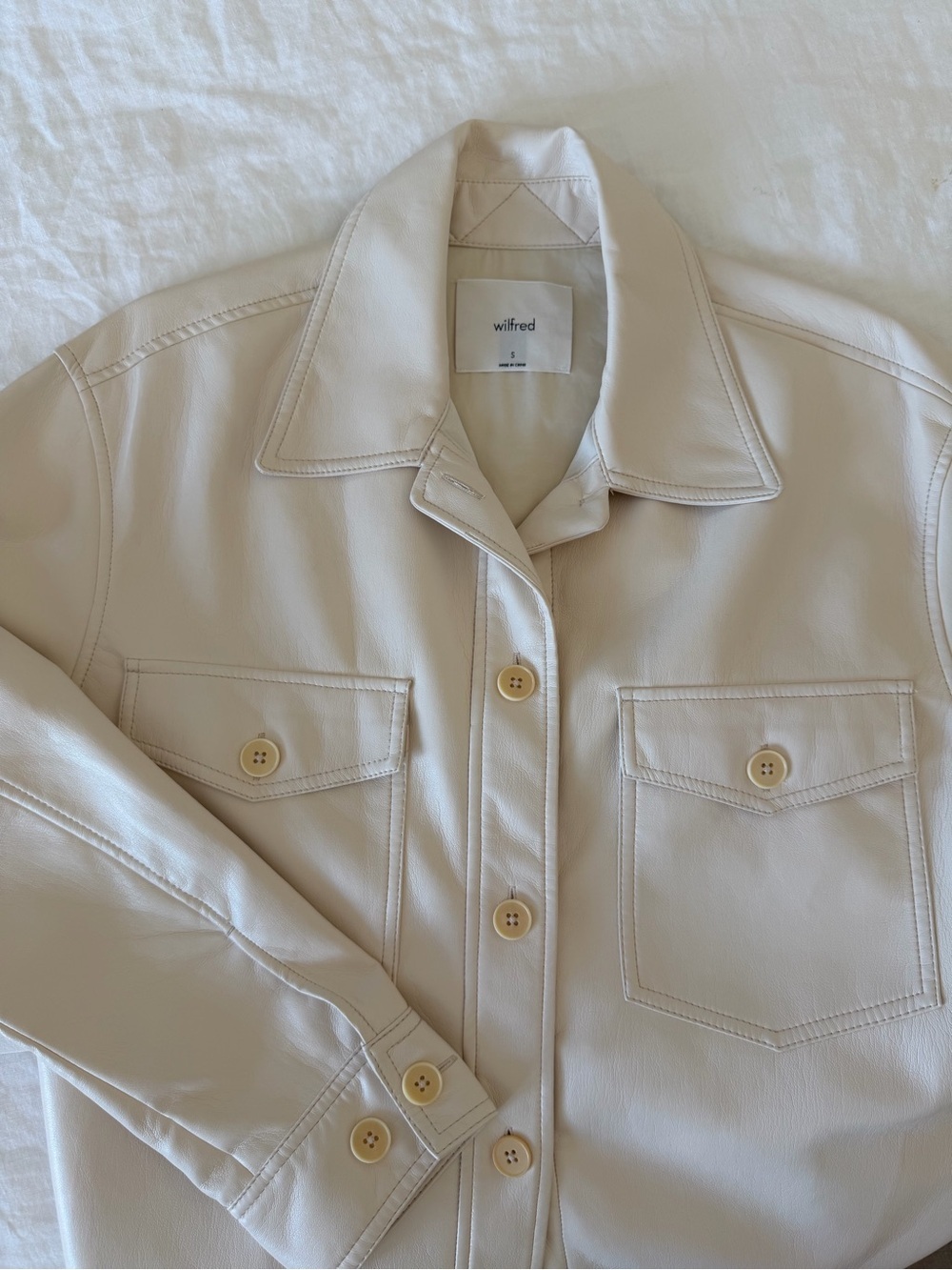 Aritzia Wilfred Vegan Leather Ganna Shirt Jacket in Birch, size S, NWT - Picture 4 of 9